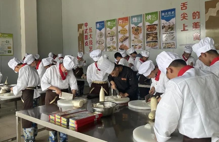 专业有匠心，青春有活力——靖宁职校中餐烹饪实训课